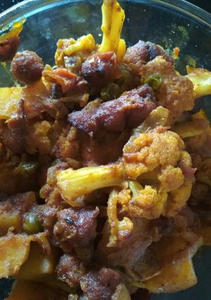 A picture of Fool gobhi vadi curry.