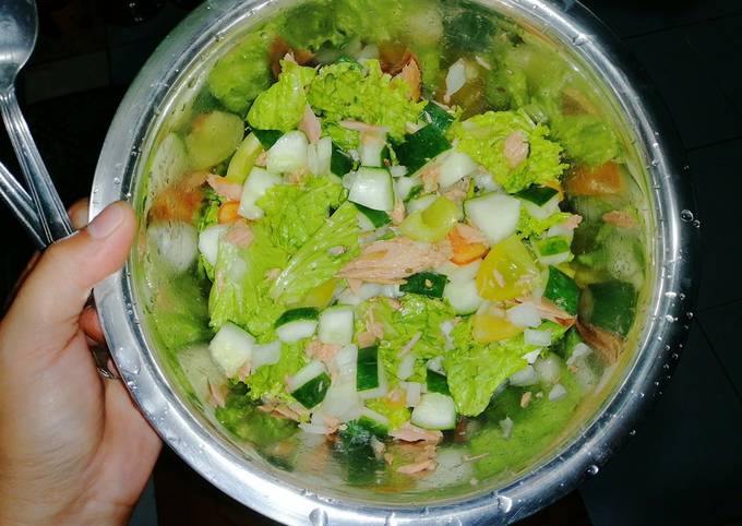 Steps to Prepare Speedy Salad in Home Made Vinaigrette Dressing