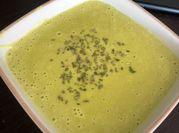 Una foto de crema de espárragos