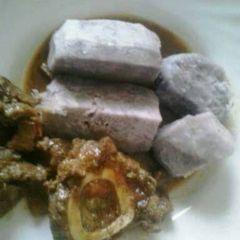 A picture of Beef stew and boiled arrow roots.