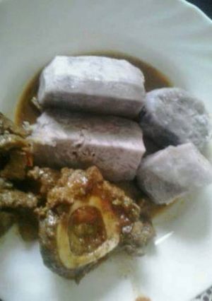 A picture of Beef stew and boiled arrow roots.