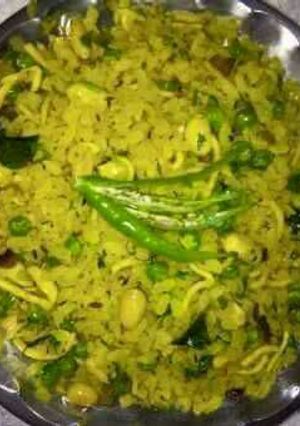 A picture of Khatta mitha Poha.