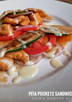 A picture of Pita pockets sandwich.