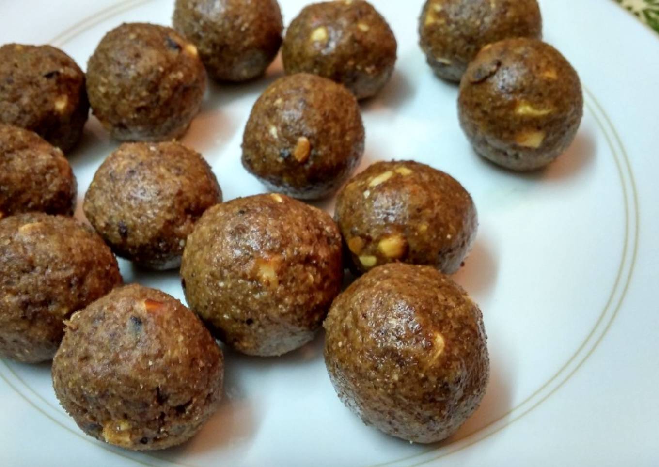 Aata Laddoo for Winters