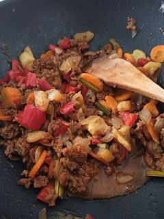 Una foto de Verduras en wok al estilo chino con heura