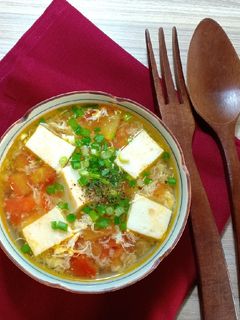 Hình của món Canh đậu hủ cá - cà chua trứng.