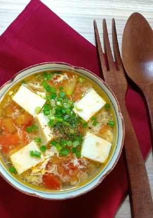 Hình của món Canh đậu hủ cá - cà chua trứng.