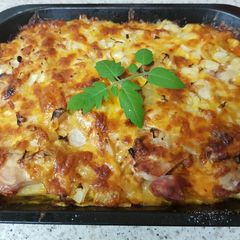 A picture of My Loaded Chicken & Bacon Nacho Cheesey Bake 😉.