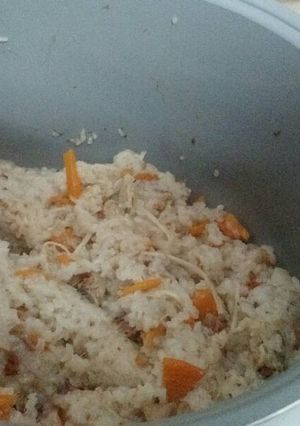 Hình của món Cơm với cá ngừ đóng hộp.