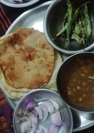 A picture of Puri chole.