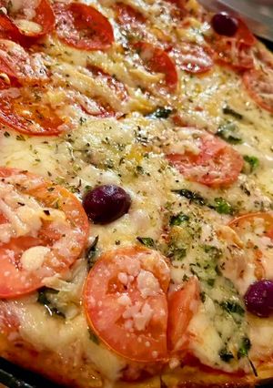 Foto de Pizza de Queijo e Tomate