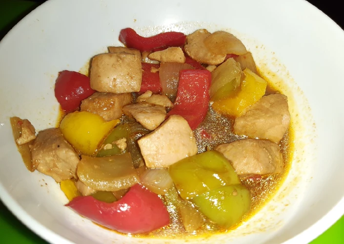 Cómo Preparar  Atún con pimientos y cebolla