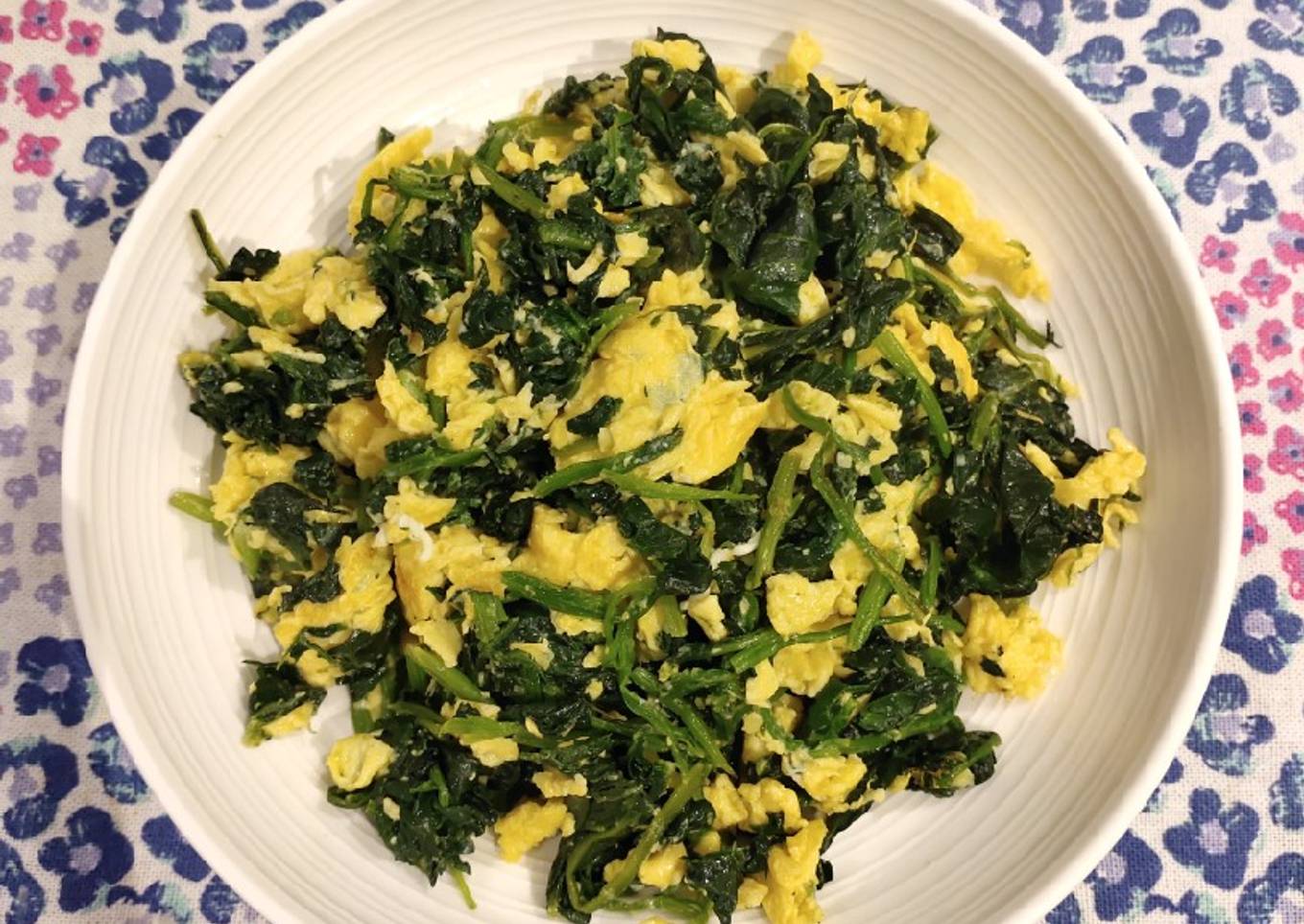 Spinach with Egg