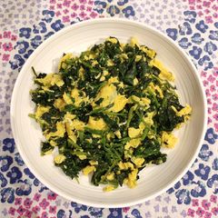 A picture of Spinach with Egg.