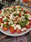 Fraîcheur d'Été aux Tomates Cerises et Mozzarella