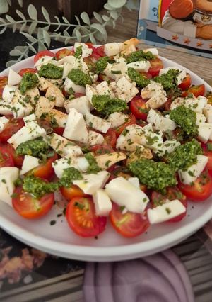 Une photo de Fraîcheur d'Été aux Tomates Cerises et Mozzarella