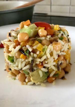 Φωτογραφία της συνταγής Ο... «άγριος» της παρέας: Όταν το άγριο ρύζι γνώρισε το ήσυχο ρεβίθι! 🌾🤪.. και τα εκαναν σαλάτα!🥗