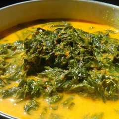 A picture of Gulai Daun Singkong.