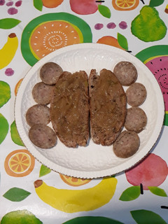 Una foto de Cebolla confitada, pan y baldana blanca. Desayuno de payés (3)