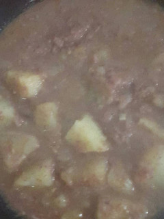 Una foto de Carne con papas a lo pobre