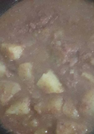 Una foto de Carne con papas a lo pobre