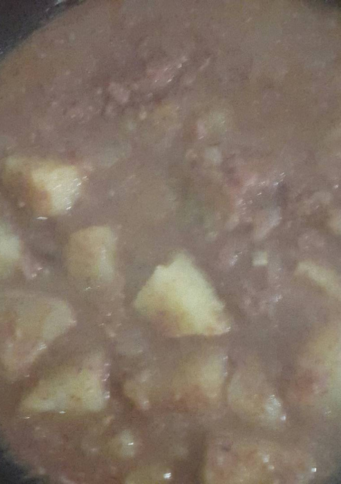 Una foto de Carne con papas a lo pobre
