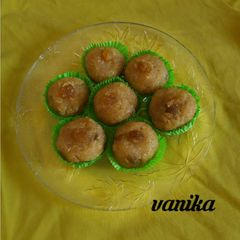 A picture of Apple coconut ladoo.