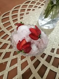 عکسی از دستور بستنی توت فرنگی