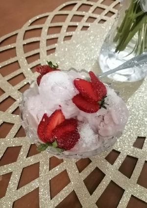 عکسی از دستور بستنی توت فرنگی