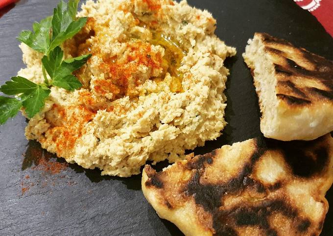 Pane "pita" con lievito madre e hummus di ceci