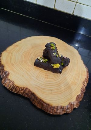 A picture of Shahi bread tukda roll.