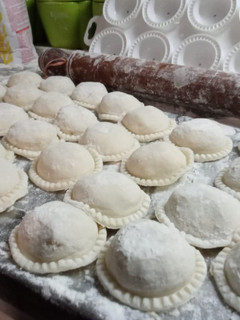 Una foto de Sorrentinos de ricota, pollo y cebolla