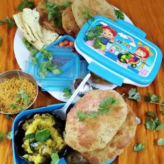 Puri 😋 bhaji (Aloo 😋 bhaji puri) A picture of Puri 😋 bhaji (Aloo 😋 bhaji puri).
