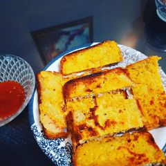 A picture of Mong daal toast.