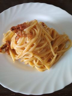 Una foto de Tallarines a la Carbonara original