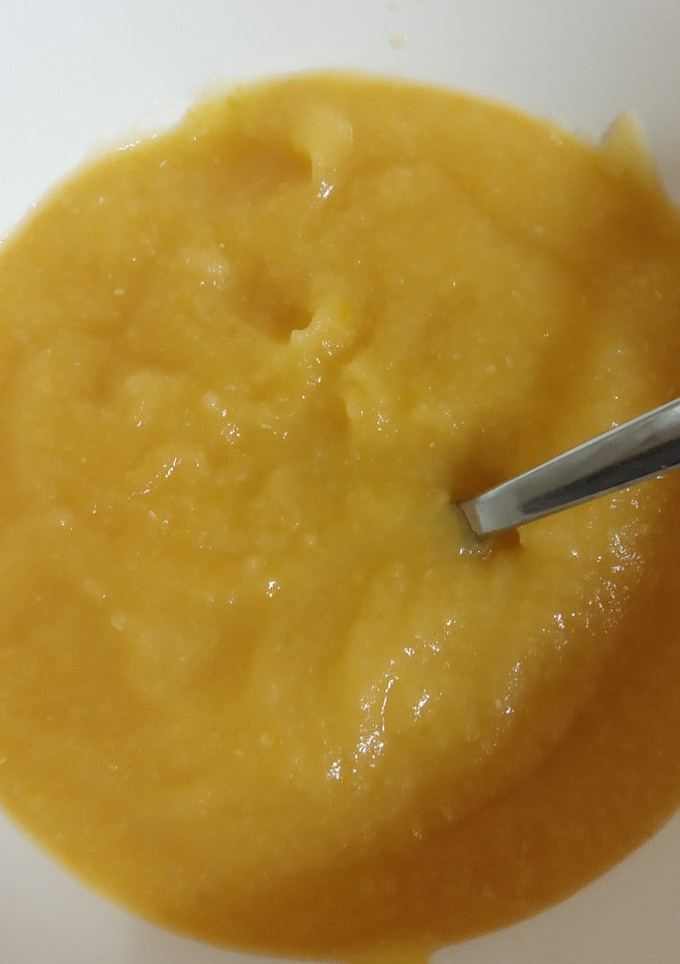 Una foto de Crema de calabacín con verduras y quesito