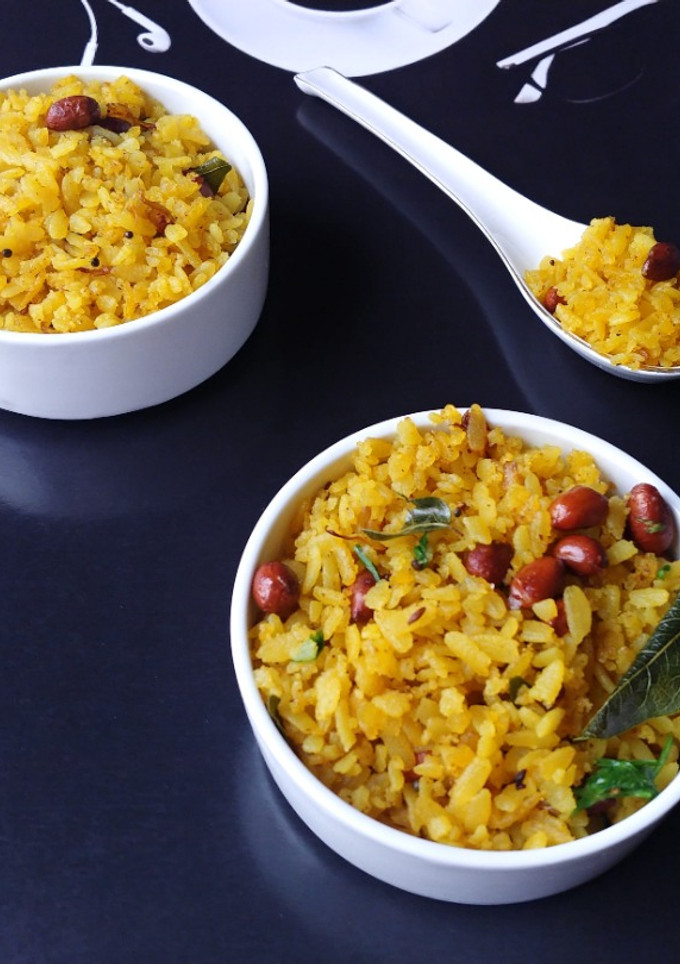 कांदा पोहा (Kanda Poha recipe in Hindi) रेसिपी मुख्य फोटो