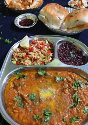 बटर पावभाजी(butter pavbhaji recipe in hindi) रेसिपी मुख्य फोटो