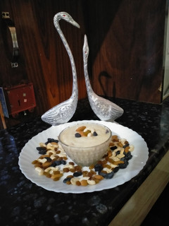 कश्मीरी सिमोलिना फिरनी (kashmiri semolina phirni recipe in Hindi) रेसिपी मुख्य फोटो