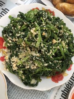 Hình của món Nộm rau muống.