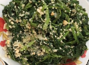 Hình của món Nộm rau muống.