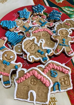 Una foto de 🎄Galletitas Navideñas de Jengibre, canela y miel 🍯
