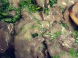 لحم استيك مع صوص الفطر