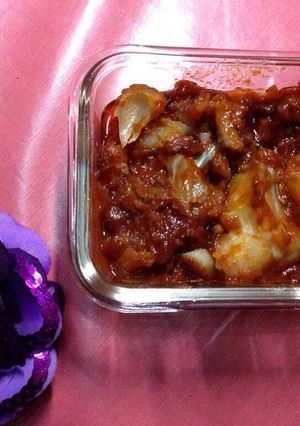 Una foto de Bacalao fresco con salsa de tomate y cebolla