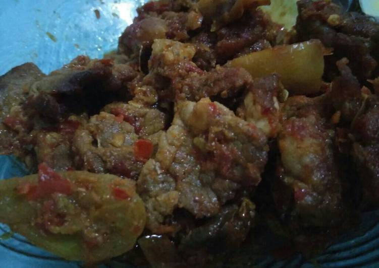 Daging sapi sambel merah