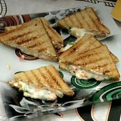 A picture of Hung curd sandwich.