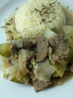 Una foto de Wok de ternera al curry con yogur