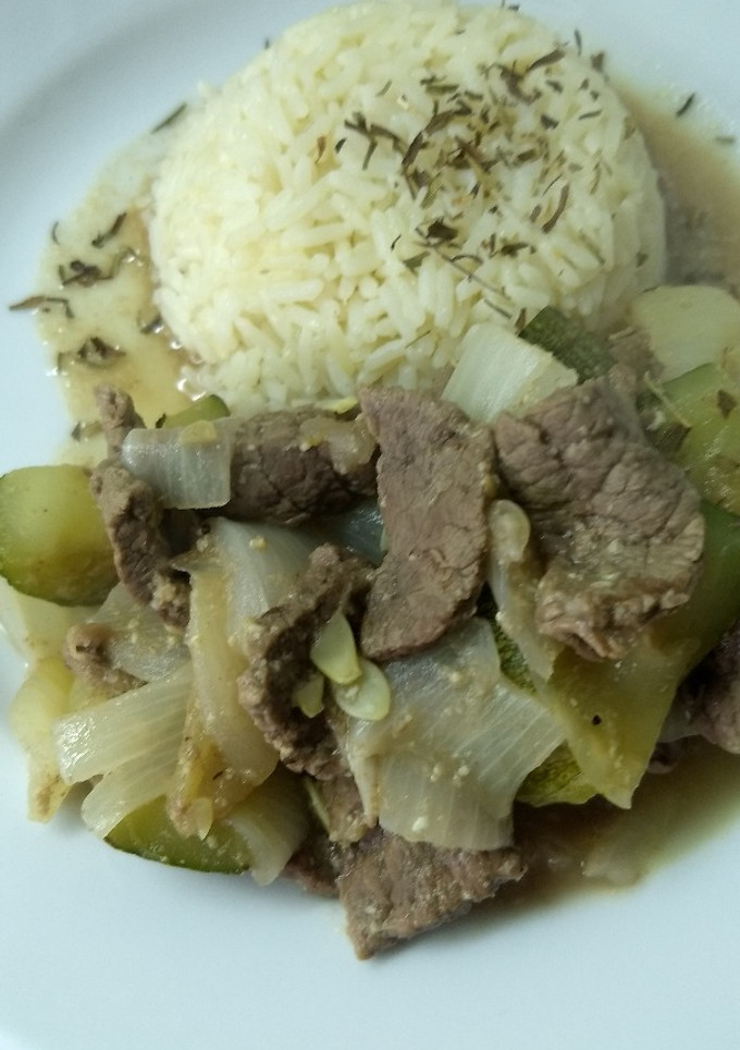 Una foto de Wok de ternera al curry con yogur