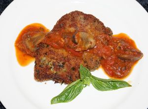 Una foto de Filete de hígado de vacuno incrustado con panko y yerbas frescas. JON STYLE