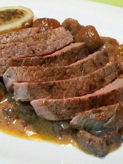Una foto de Tournedó al romero con salsa de higos